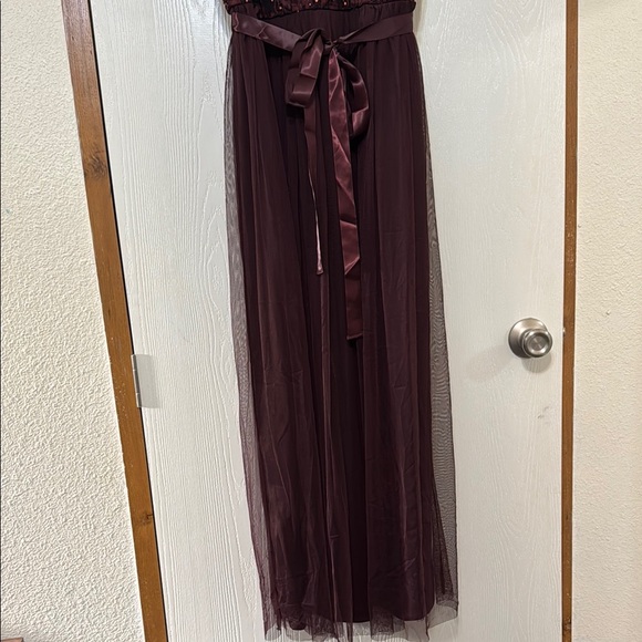 Chic Burgundy Maxi Dress with Sequin Detail - Picture 9 of 12